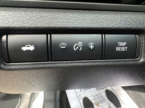 Used 2024 Nissan Altima 2.5 SV FWD image 19