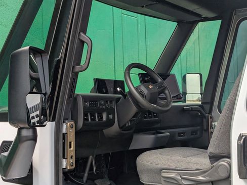 Used 2025 Chevrolet Brightdrop 400 FWD image 18