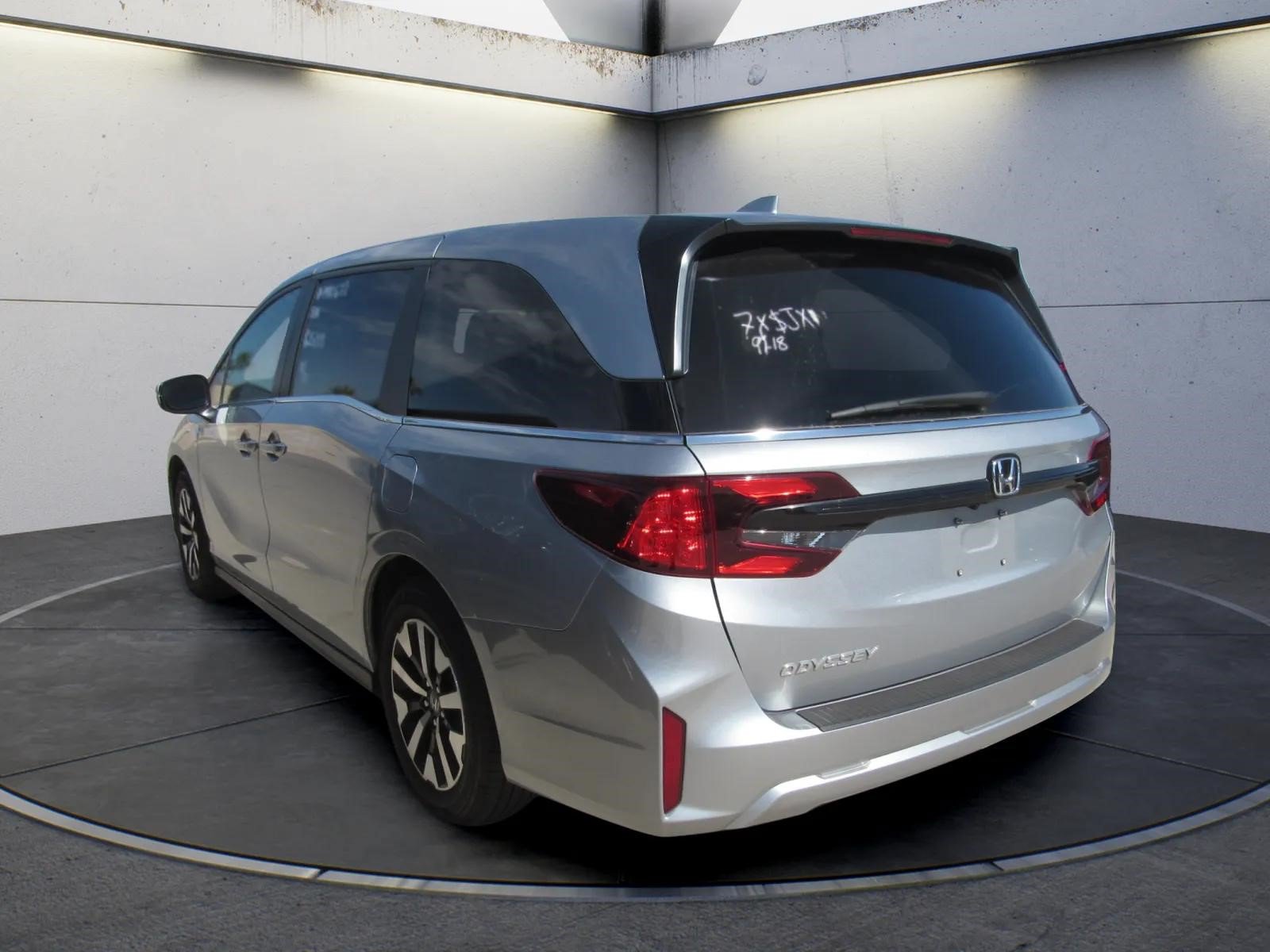 Used 2025 Honda Odyssey EX-L image 4