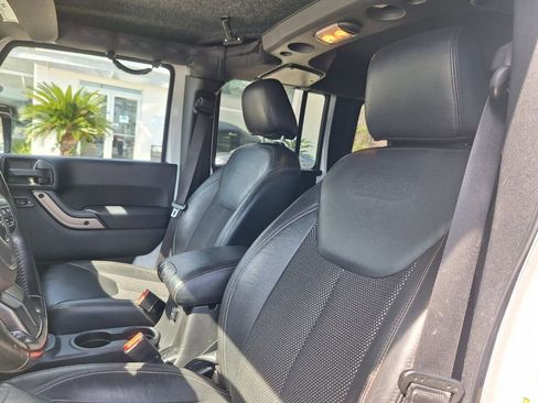 Used 2016 Jeep Wrangler Unlimited Sahara image 11