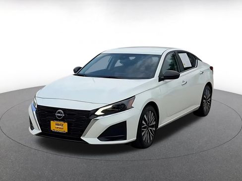 Used 2025 Nissan Altima 2.5 SV FWD image 7