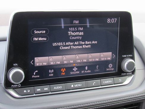 Used 2023 Nissan Rogue SV image 14