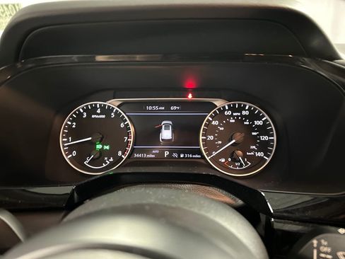 Used 2025 Nissan Pathfinder SV AWD/4WD image 14