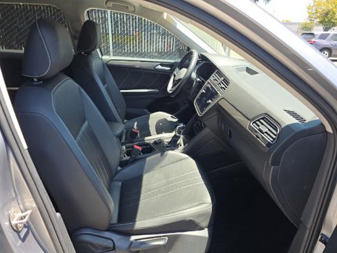 Used 2024 Volkswagen Tiguan SE AWD/4WD image 9