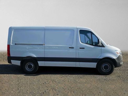 Used 2025 Mercedes-Benz Sprinter 2500 image 2