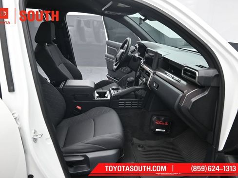 Used 2024 Toyota Tacoma SR5 AWD/4WD image 28