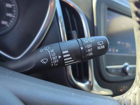 Used 2022 Chevrolet Equinox LT FWD image 16