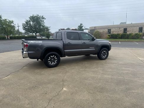 Used 2020 Toyota Tacoma TRD Off-Road AWD/4WD image 16