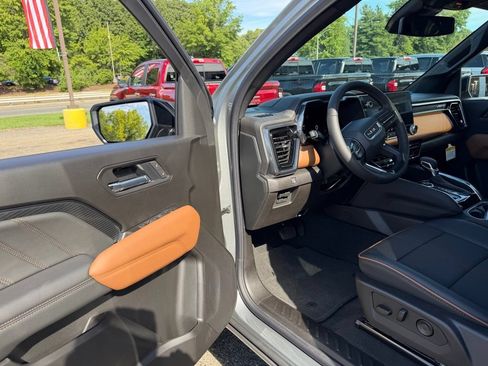 New 2026 GMC Canyon AT4 w/ Technology Plus Package AWD/4WD image 15