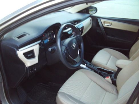 Used 2015 Toyota Corolla LE image 16
