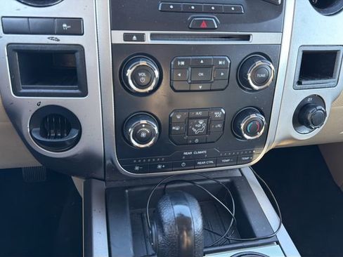 Used 2017 Ford Expedition XLT image 28