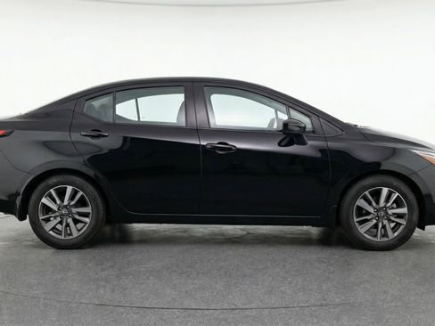 Used 2025 Nissan Versa SV FWD image 11