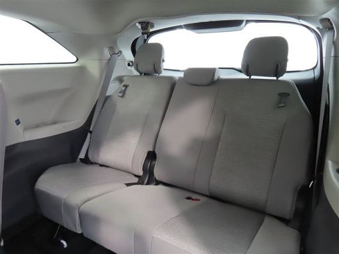 Used 2023 Toyota Sienna LE AWD/4WD image 29