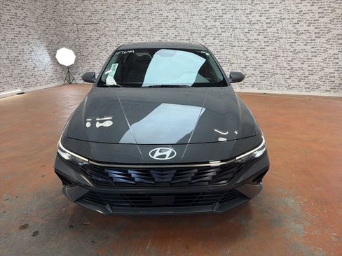 Used 2025 Hyundai Elantra SEL FWD image 2
