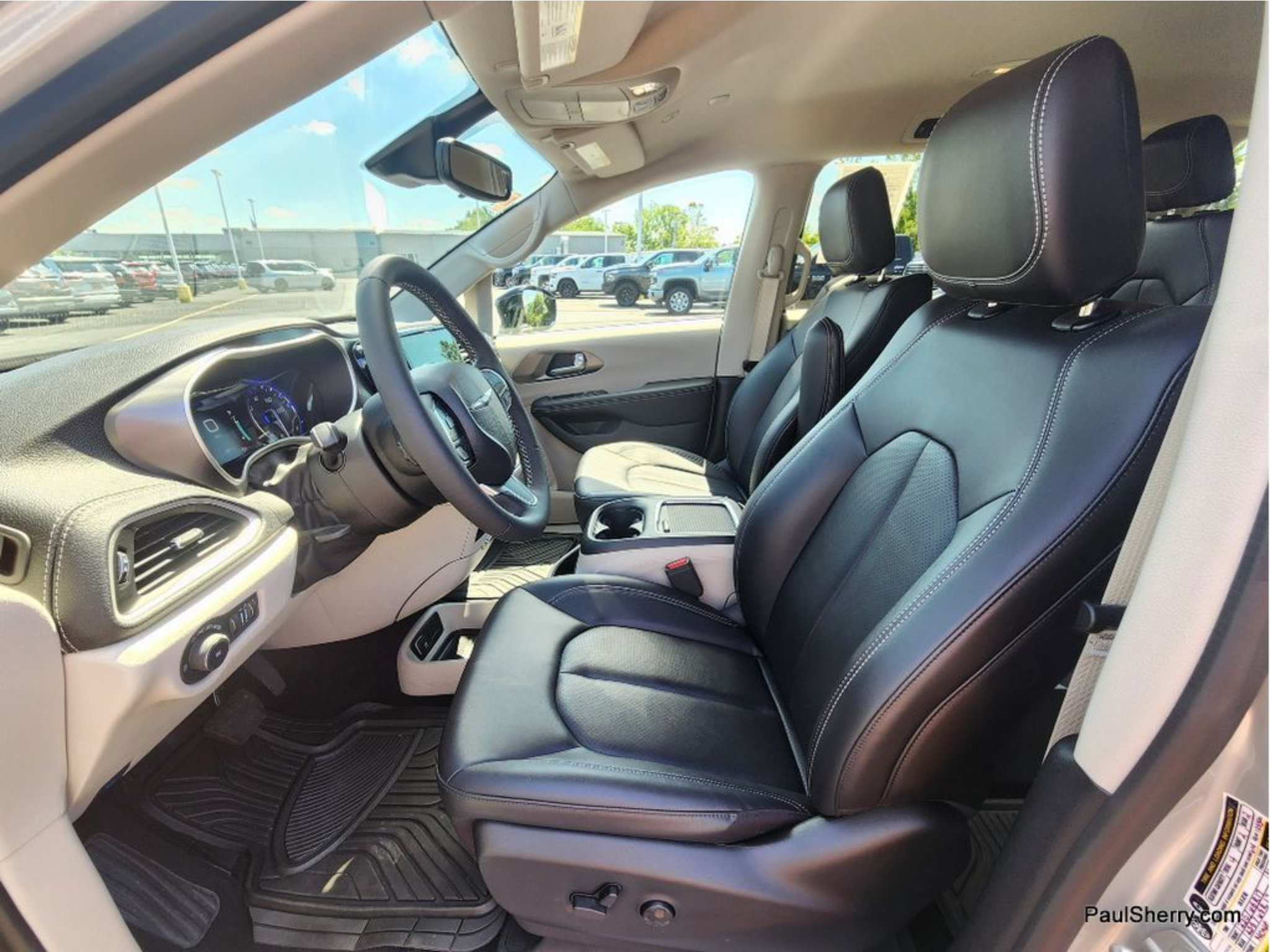 Used 2024 Chrysler Pacifica Touring-L FWD image 36