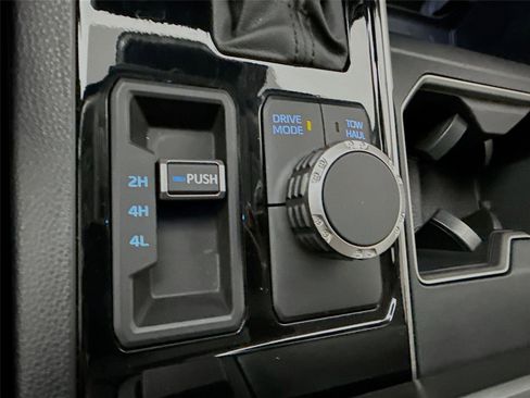 Used 2022 Toyota Tundra SR5 w/ SR5 Premium Package image 28