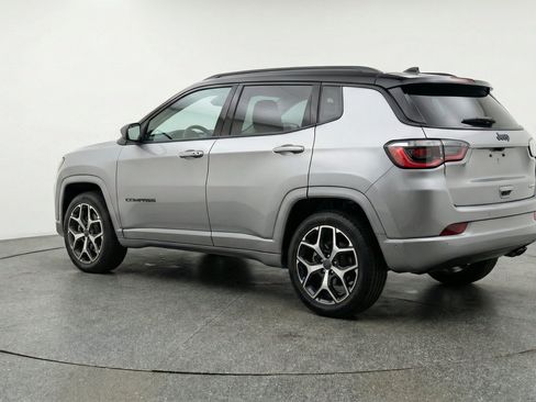 Used 2025 Jeep Compass Limited AWD/4WD image 6
