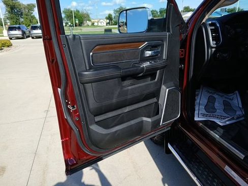 Used 2022 RAM 3500 Laramie w/ Chrome Appearance Group AWD/4WD image 9
