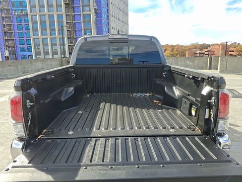 Used 2023 Toyota Tacoma TRD Off-Road image 31