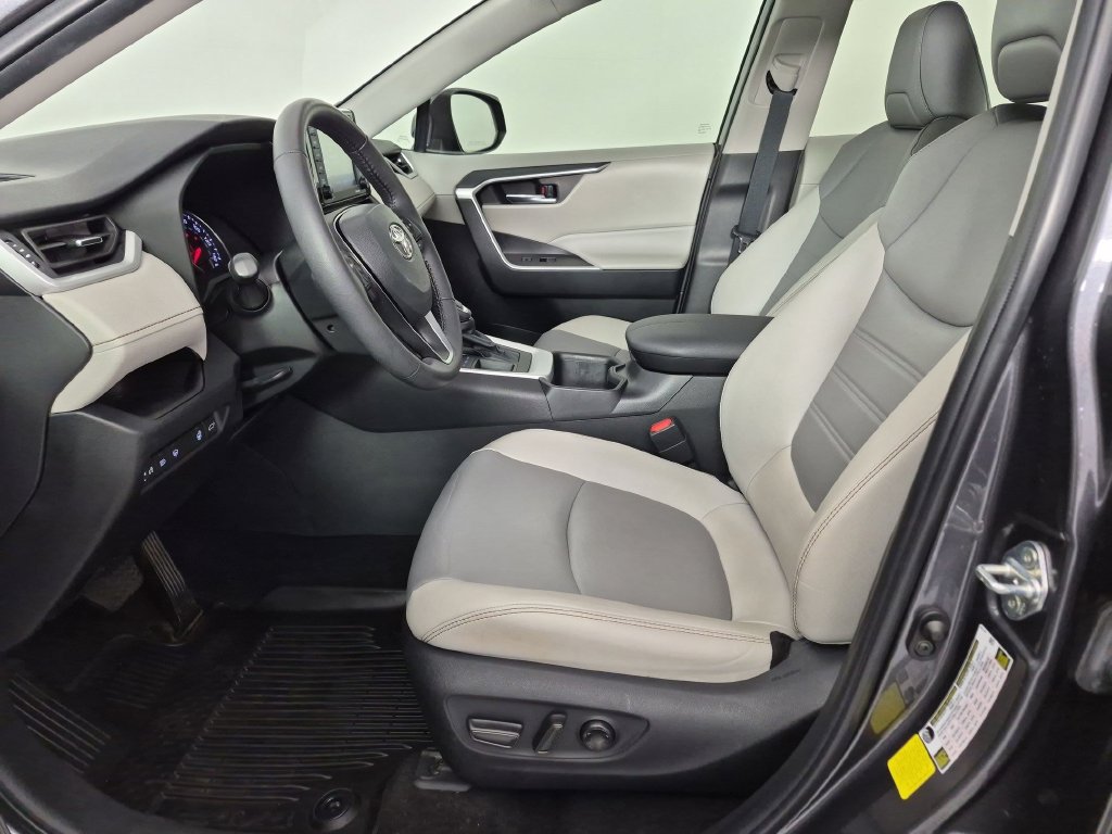 Used 2022 Toyota RAV4 XLE Premium FWD image 16