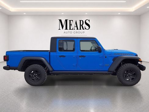 Used 2022 Jeep Gladiator Mojave w/ Trailer Tow Package AWD/4WD image 6