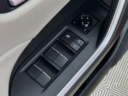 Used 2020 Toyota RAV4 XLE Premium image 17