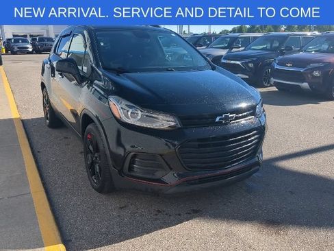 Used 2018 Chevrolet Trax LT w/ Sun & Sound Package FWD image 9