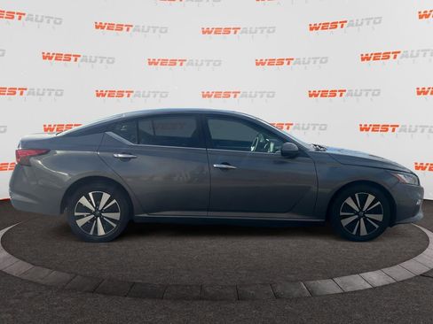 Used 2022 Nissan Altima 2.5 SV FWD image 6
