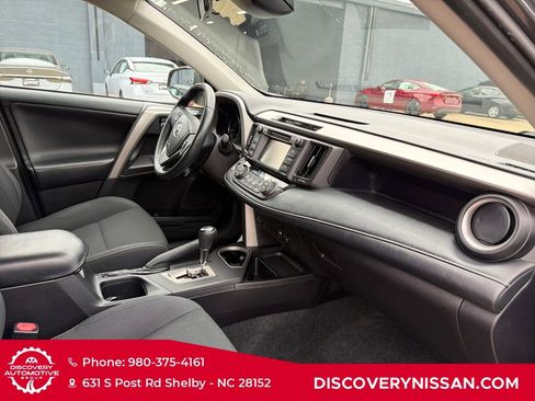 Used 2018 Toyota RAV4 XLE FWD image 36