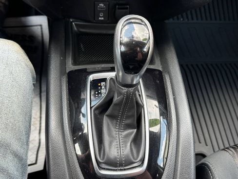 Used 2017 Nissan Rogue AWD image 22
