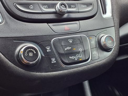 Used 2018 Chevrolet Malibu LT FWD image 11