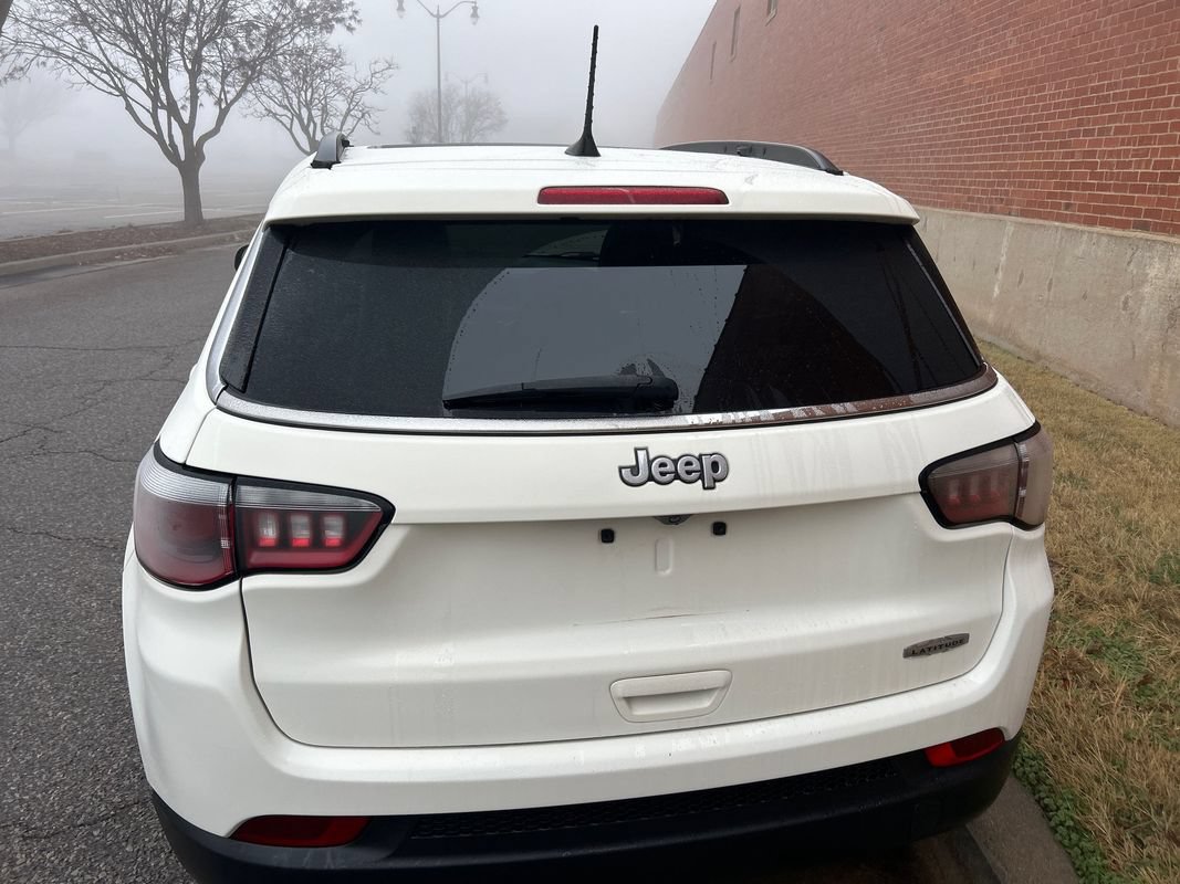 Used 2020 Jeep Compass Latitude FWD image 3