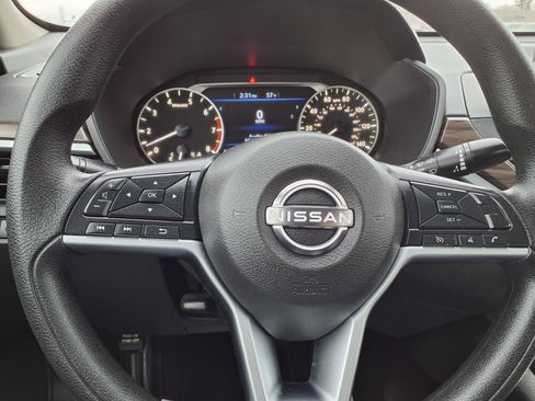 Used 2024 Nissan Altima 2.5 SV image 18