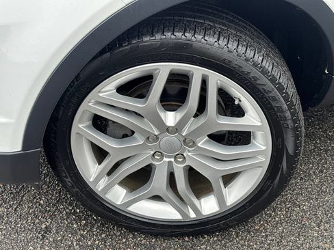 Used 2018 Land Rover Range Rover Evoque HSE AWD/4WD image 2