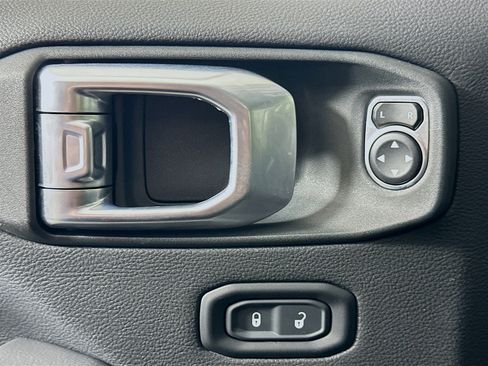 Used 2023 Jeep Wrangler Sahara w/ Cold Weather Group image 15