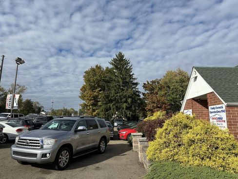 Used 2013 Toyota Sequoia Limited AWD/4WD image 1