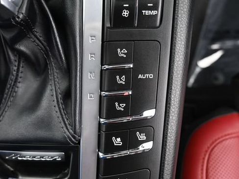 Used 2019 Porsche Macan AWD/4WD image 23