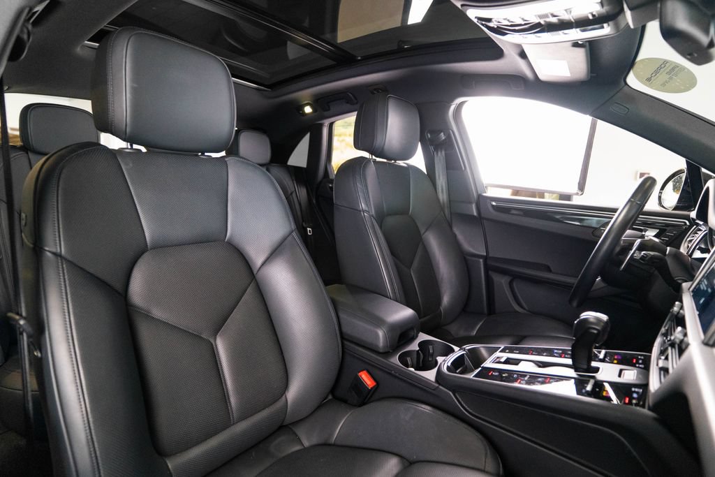 Certified 2024 Porsche Macan S AWD/4WD image 17
