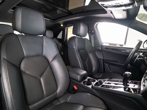 Certified 2024 Porsche Macan S AWD/4WD image 17