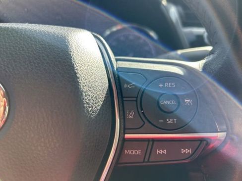 Used 2020 Toyota Camry XLE image 13