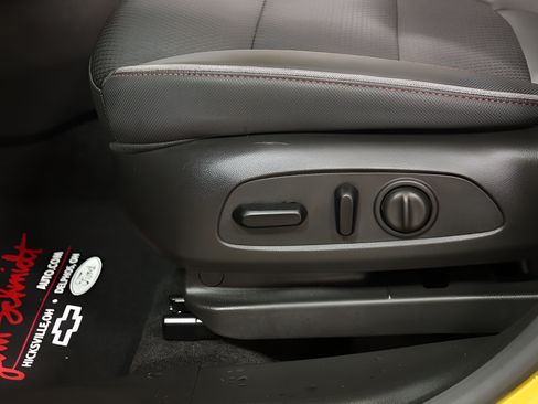 Used 2023 Chevrolet TrailBlazer RS w/ Sun and Liftgate Package FWD image 21