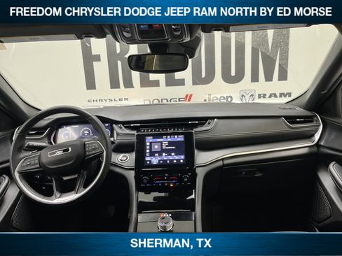 Used 2023 Jeep Grand Cherokee Altitude image 12