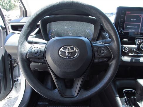 Used 2022 Toyota Corolla LE FWD image 13