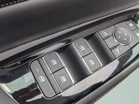 Certified 2025 Nissan Murano SV AWD/4WD image 26