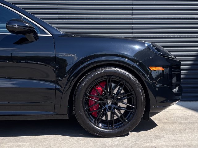 New 2026 Porsche Cayenne Turbo AWD/4WD image 10