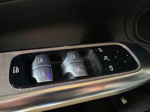 Used 2024 Mercedes-Benz GLC 300 4MATIC image 25