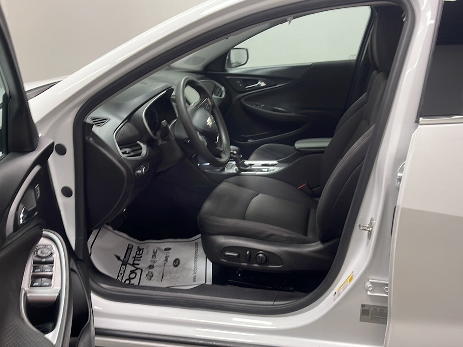 Used 2024 Chevrolet Malibu LT FWD image 2