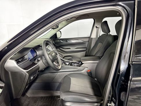 Used 2023 Jeep Grand Cherokee Laredo w/ Trailer Tow Prep Group (B) image 11