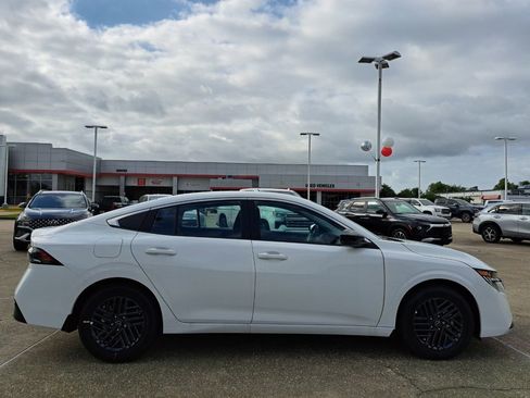 Used 2026 Nissan Sentra SV w/ SV Convenience Package FWD image 4