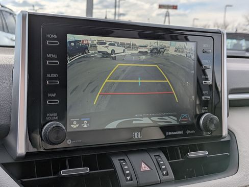 Used 2021 Toyota RAV4 XLE Premium image 22